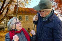 Let Senior LIFE support you in your long distance caregiving.